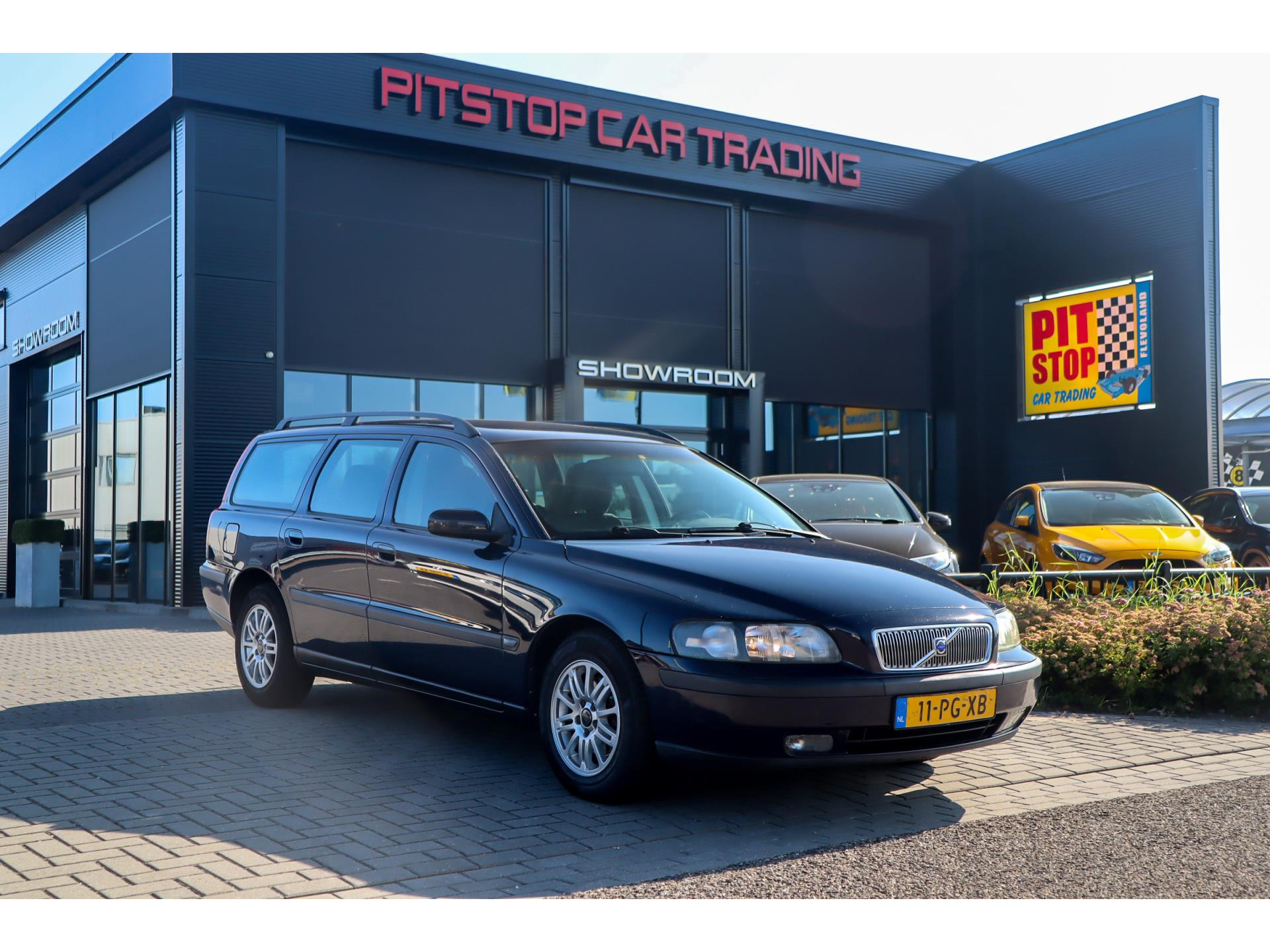 Volvo V70 2.4, 140 PK, Automaat, NL Auto, Airco, Trekhaak! 45938426-0.jpg | Pitstop Car Trading